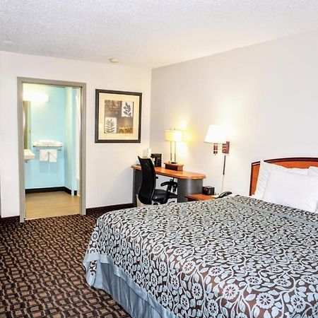 Days Inn By Wyndham Augusta Wheeler Road Extérieur photo