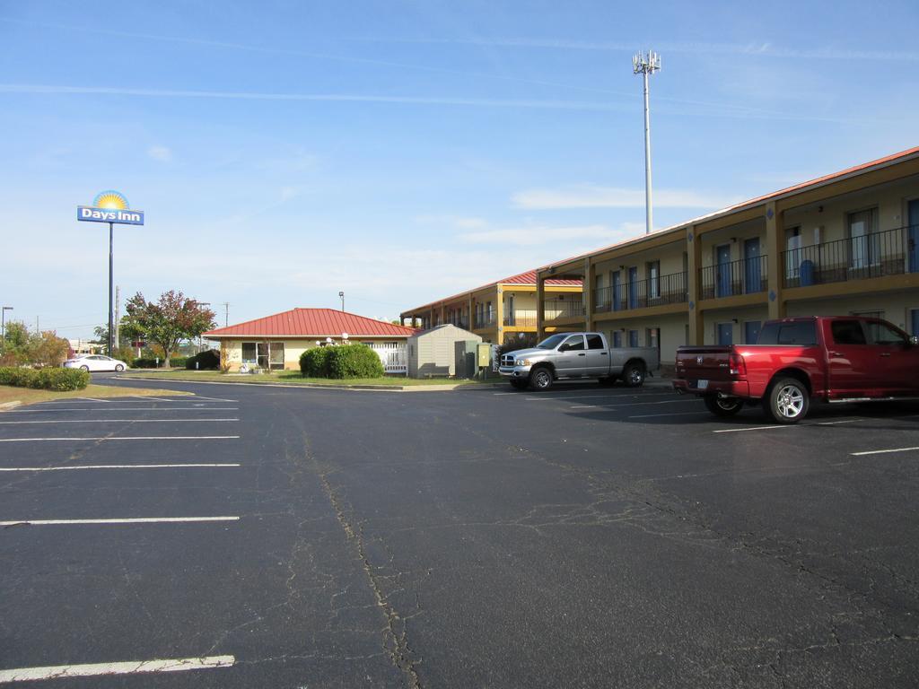 Days Inn By Wyndham Augusta Wheeler Road Extérieur photo