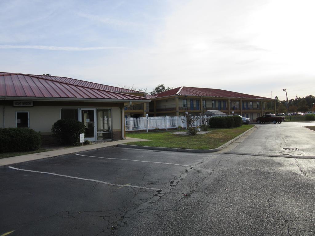 Days Inn By Wyndham Augusta Wheeler Road Extérieur photo