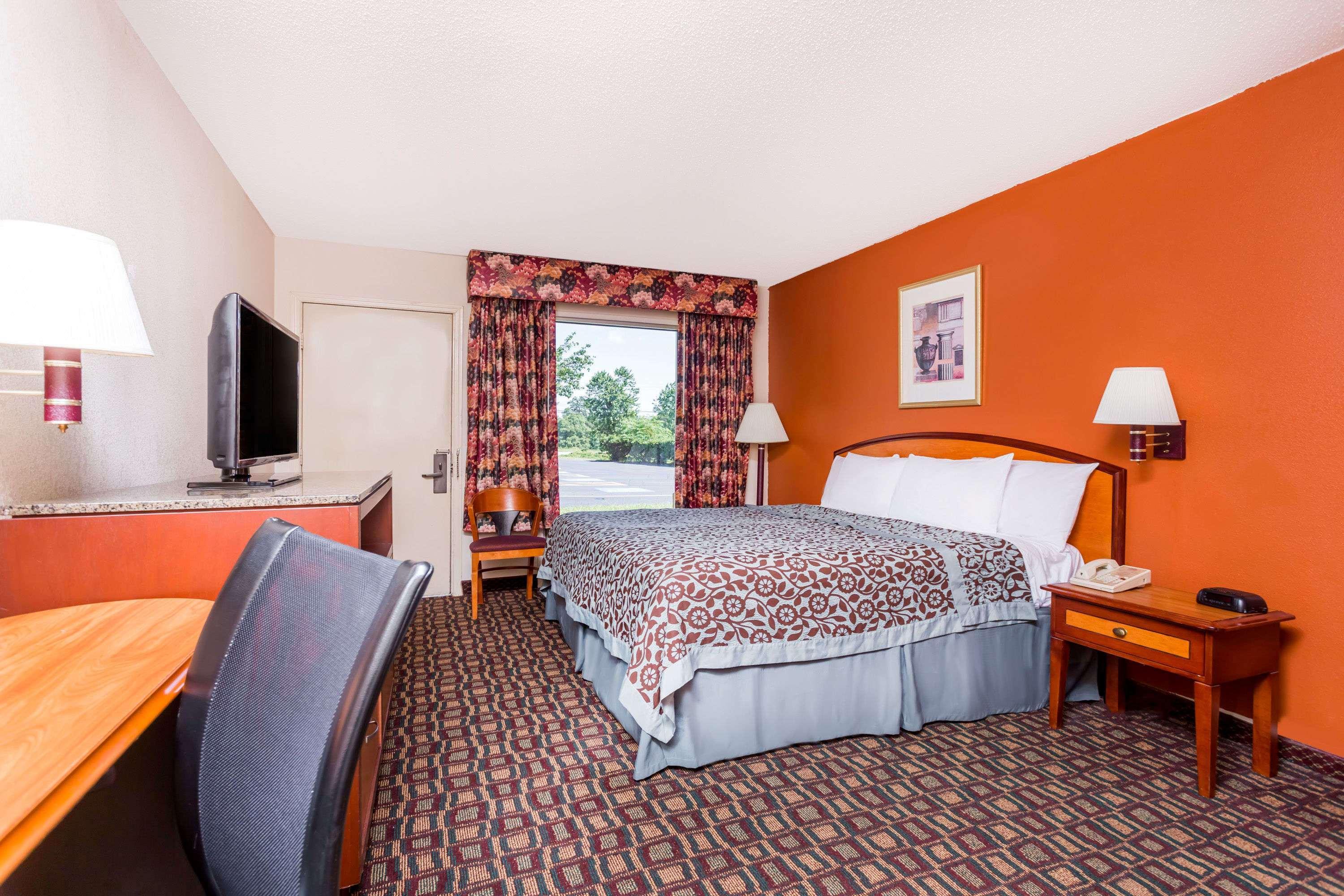 Days Inn By Wyndham Augusta Wheeler Road Extérieur photo