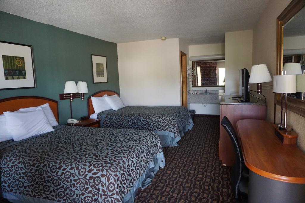 Days Inn By Wyndham Augusta Wheeler Road Extérieur photo
