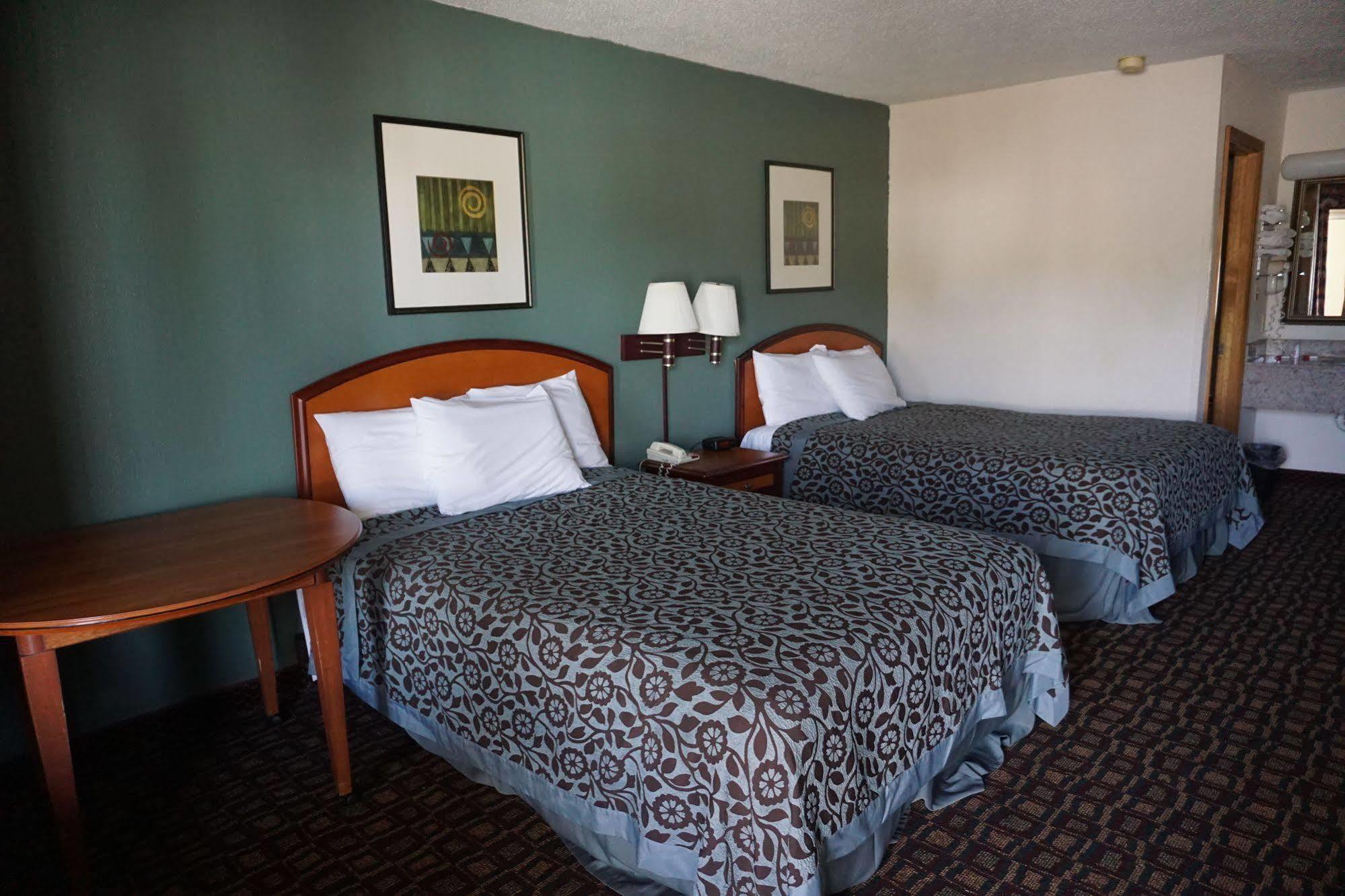 Days Inn By Wyndham Augusta Wheeler Road Extérieur photo