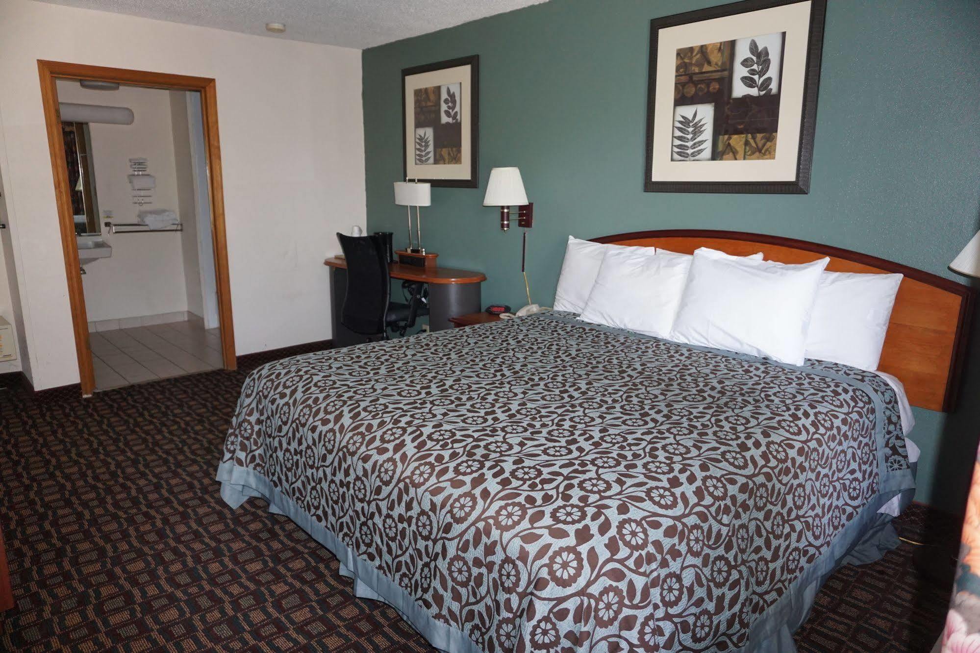 Days Inn By Wyndham Augusta Wheeler Road Extérieur photo
